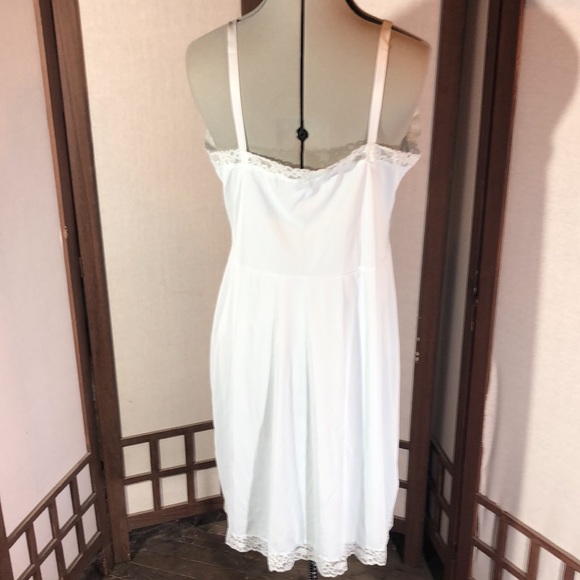 Youth form L blue slip/ embroidered flowers on bodice/ lace trim on hem size 40 - Picture 7 of 12